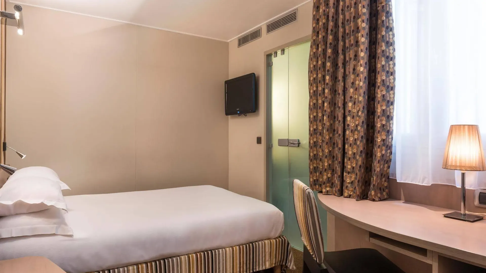 Hotel Jardin De Cluny Paris 4*,  France